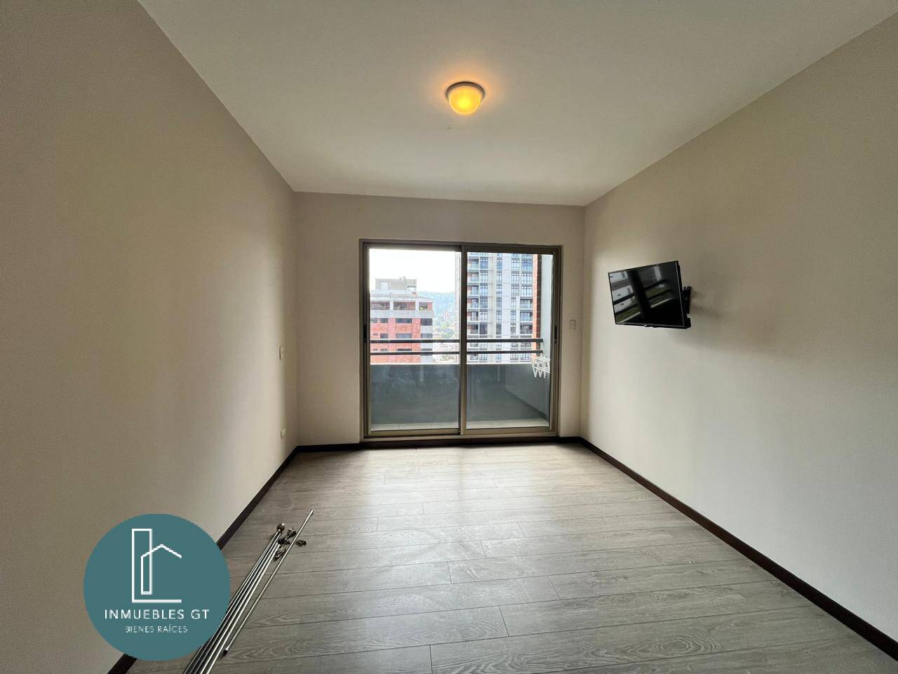 Apartamento en Renta, zona 10 - Image 4