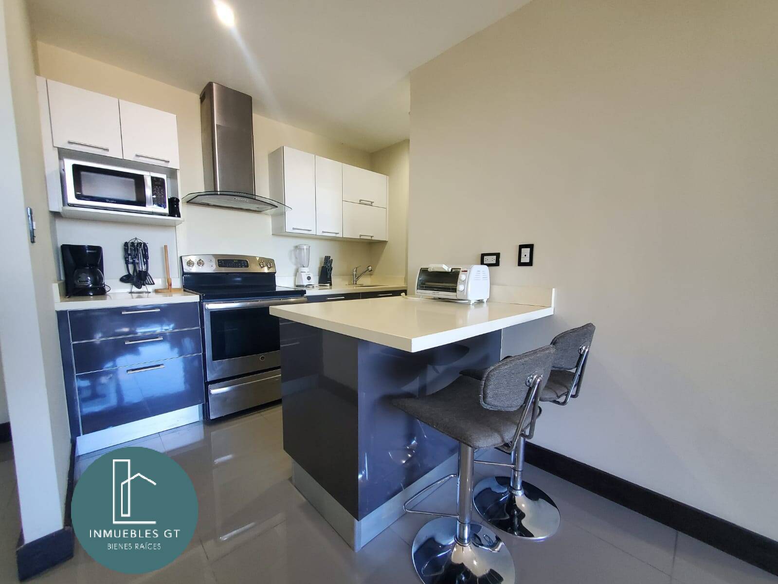 Apartamento en RENTA, Amueblado zona 15 - Image 3