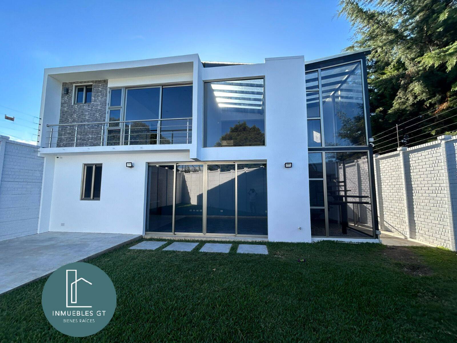 Casa en Venta, zona 16 - Image 1