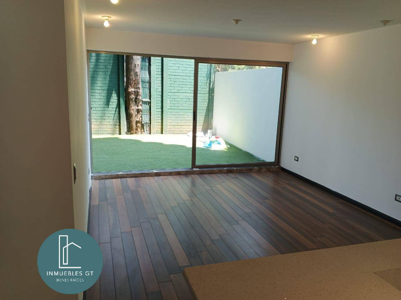 Apartamento en Renta, zona 15 - Image 2