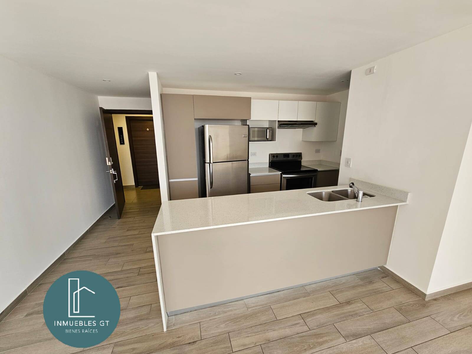Apartamento en Venta zona 15 - Image 1