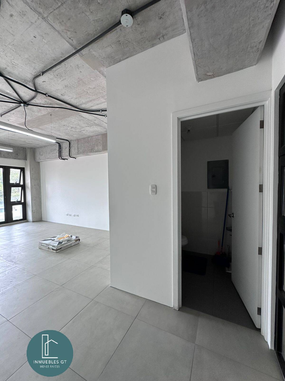 Oficina en Renta, zona 9 - Image 3
