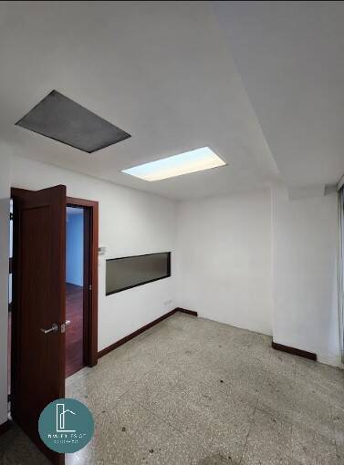Local en Venta y Renta, zona 14 - Image 2