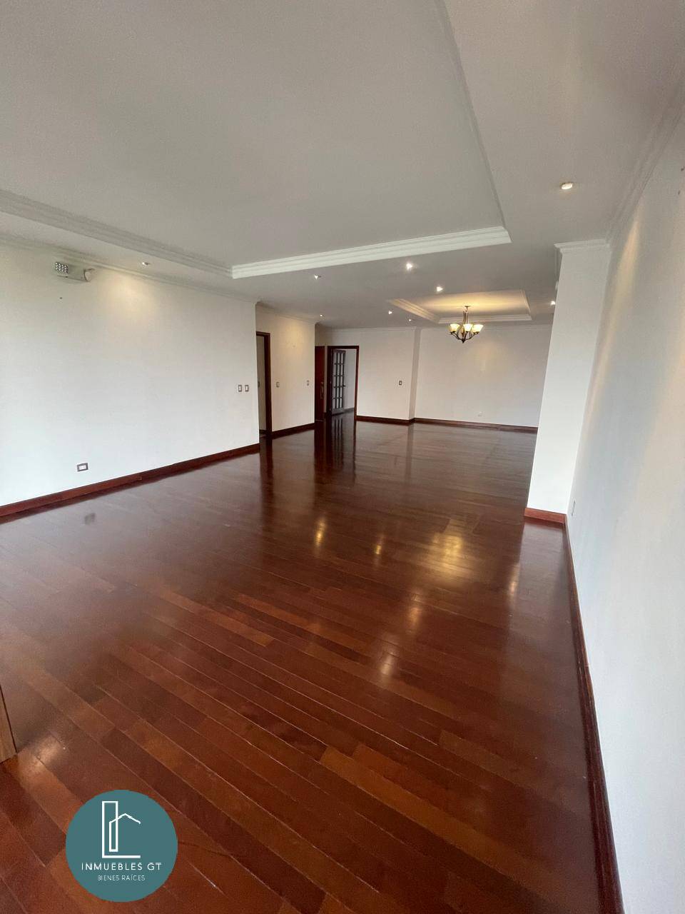 Apartamento en Renta zona14 Tadeus - Image 1