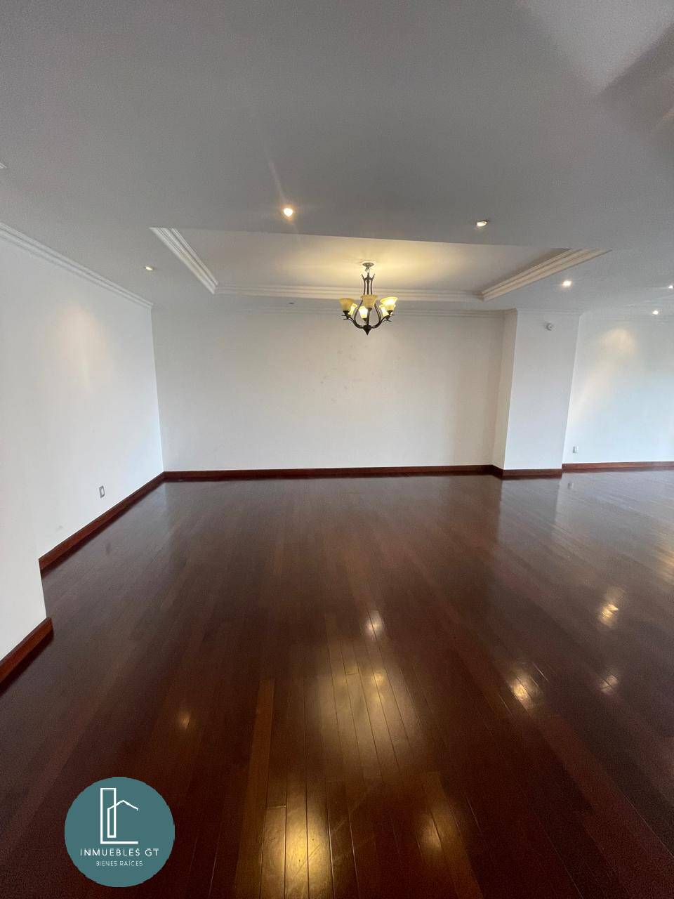 Apartamento en Renta zona14 Tadeus - Image 2