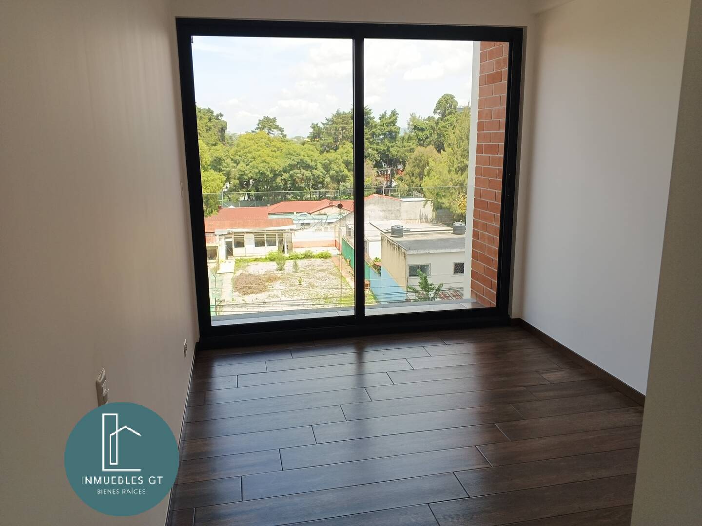 Apartamento en renta zona 10 - Image 3