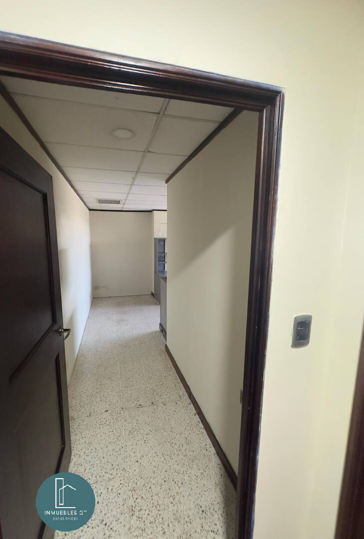 Oficina en renta zona 9 Ave Reforma - Image 3