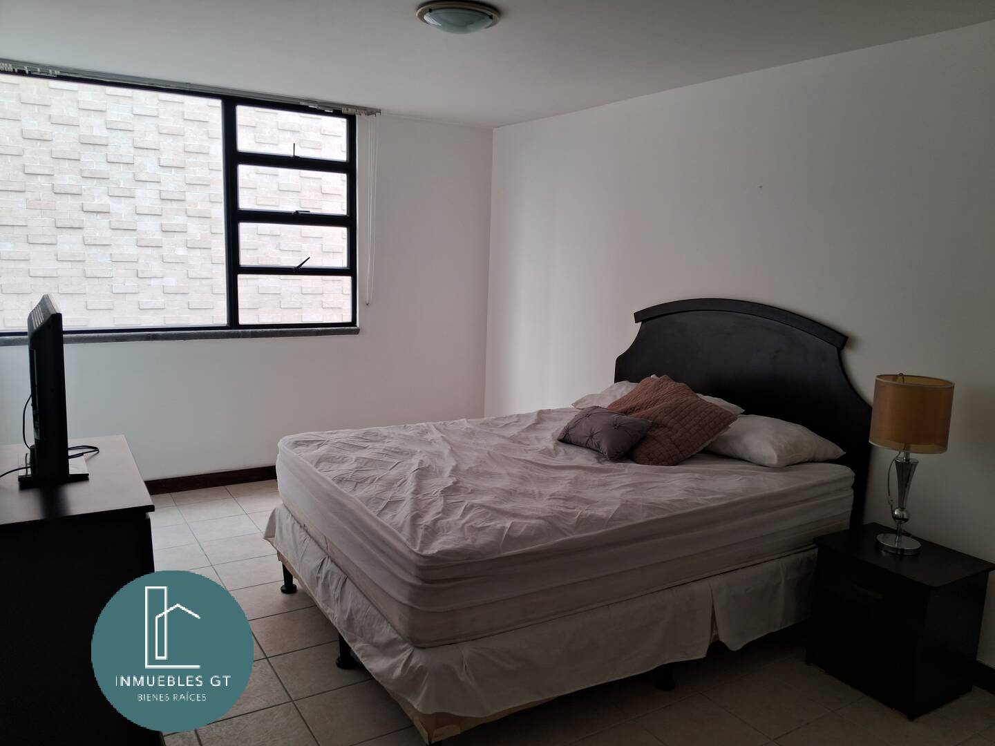 Apartamento Amueblado zona 14 - Image 3