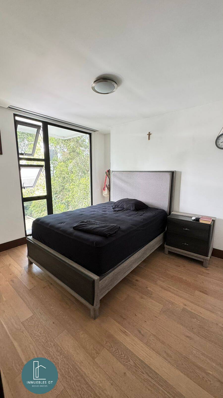 Apartamento Moderno Dúplex a Minutos de Cayalá - Image 2