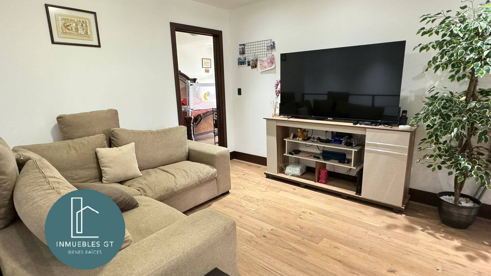 Apartamento Moderno Dúplex a Minutos de Cayalá - Image 3