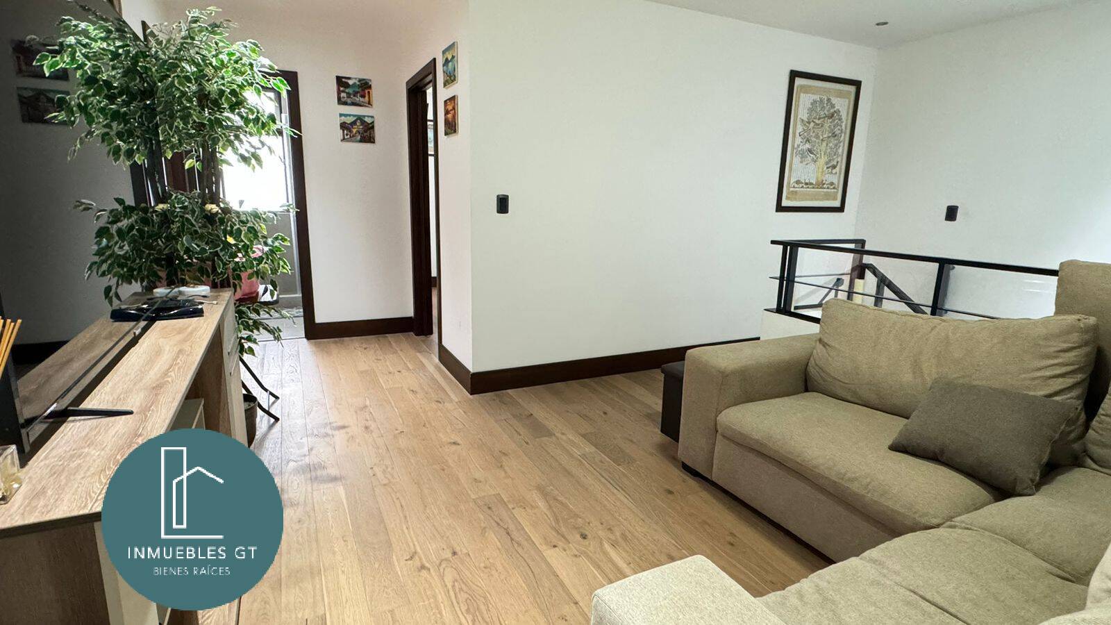 Apartamento Moderno Dúplex a Minutos de Cayalá - Image 5