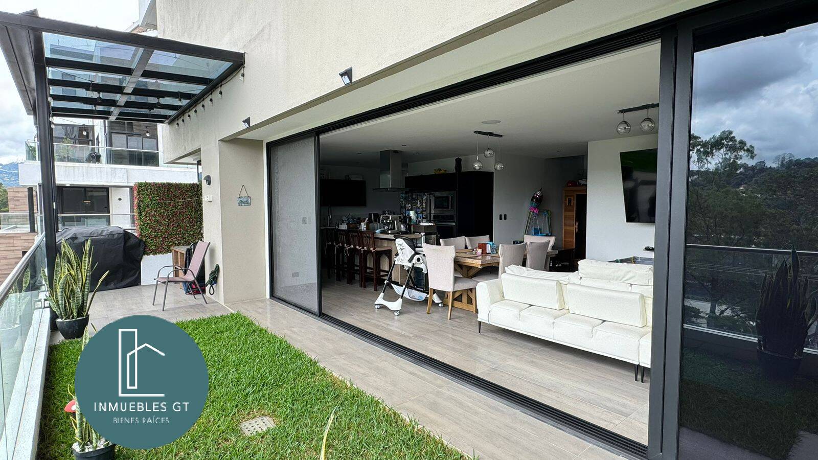 Apartamento Moderno Dúplex a Minutos de Cayalá - Image 1