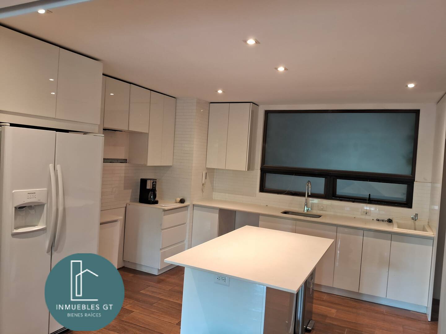 Apartamento en Alquiler zona 10 - Image 4