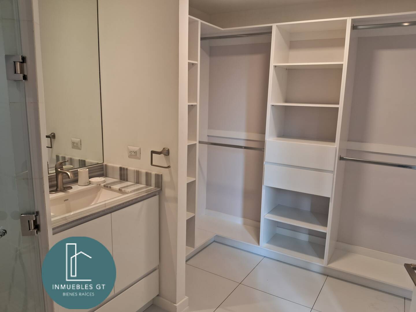 Apartamento en Alquiler zona 10 - Image 5