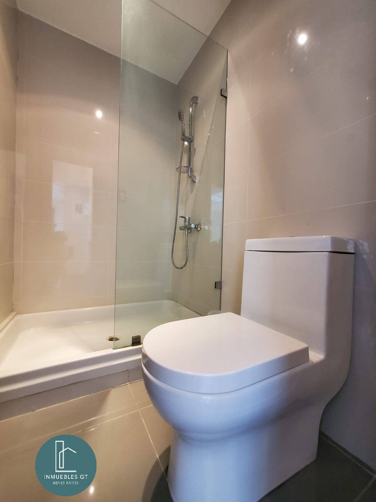 Apartamento en RENTA, Amueblado zona 15 - Miniatura 11