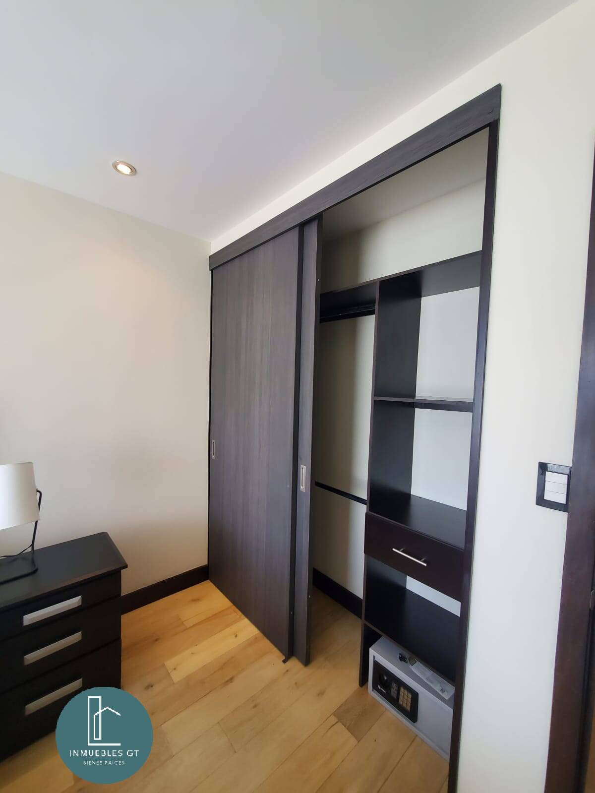 Apartamento en RENTA, Amueblado zona 15 - Miniatura 10
